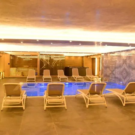 Brilliant & Szálloda Golem