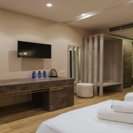 Brilliant & Szálloda Golem