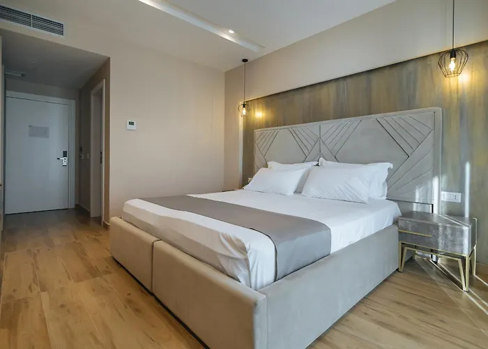 Hotell Brilliant & Golem (Tirana)