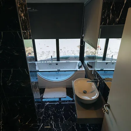 Brilliant & 5* Golem (Tirana)