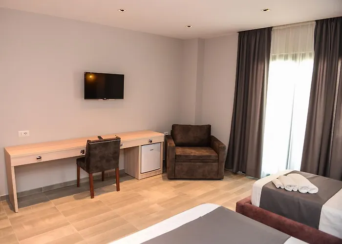 Brilliant & 5* Golem (Tirana)